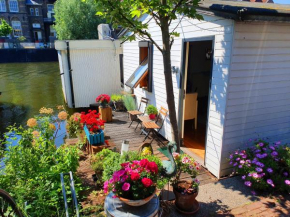Romantic quiet studio on the canal